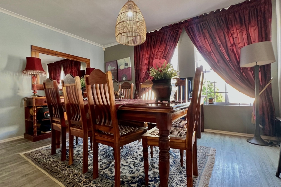 To Let 4 Bedroom Property for Rent in Sunningdale Western Cape